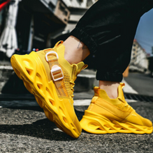 Lade das Bild in den Galerie-Viewer,     Unisex-Sneakers_Mucci_-elastisch_Barfuss-kompatibel_atmungsaktiv_gelb24

