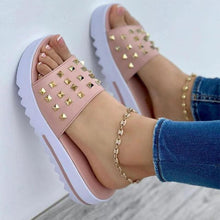 Lade das Bild in den Galerie-Viewer, Avena LUX Sandalen | Bequeme Damensandalen mit Nieten und hohem Absatz
