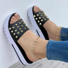 Lade das Bild in den Galerie-Viewer, Avena LUX Sandalen | Bequeme Damensandalen mit Nieten und hohem Absatz
