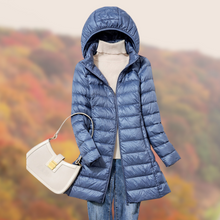 Lade das Bild in den Galerie-Viewer, Weber Daunenjacke | Ultraleichte Übergangsjacke für Frauen mit Kapuze, blau
