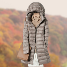 Lade das Bild in den Galerie-Viewer, Weber Daunenjacke | Ultraleichte Übergangsjacke für Frauen mit Kapuze, khaki
