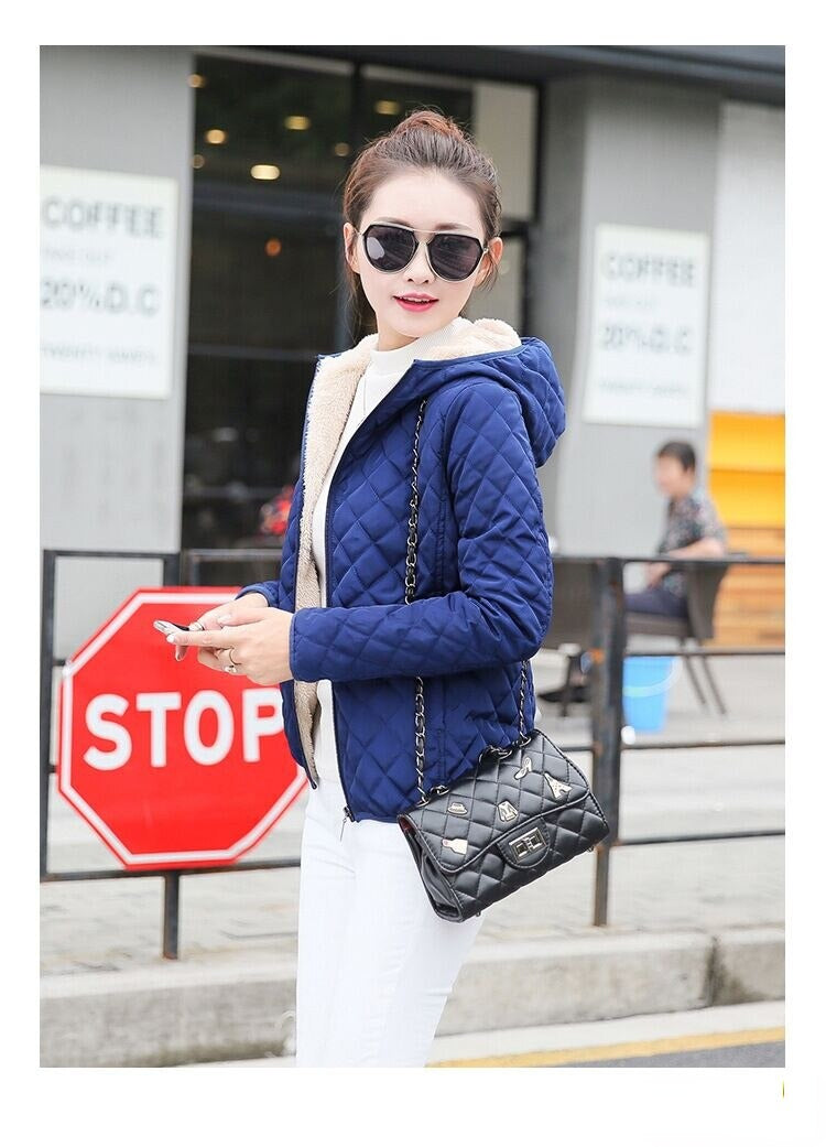 WOLF Jacke mit Kapuze