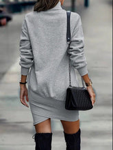 Lade das Bild in den Galerie-Viewer, Blushu - Asymmetrisches langärmeliges Minikleid in Grau
