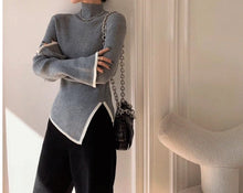 Lade das Bild in den Galerie-Viewer, WOLF Seitenschlitz Pullover
