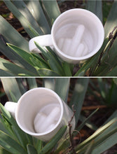 Lade das Bild in den Galerie-Viewer, Middle Finger Mug | Bringe Deinen Freunden zum Lachen!

