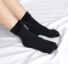 Lade das Bild in den Galerie-Viewer, Warme Damen Thermosocken (3er Set)
