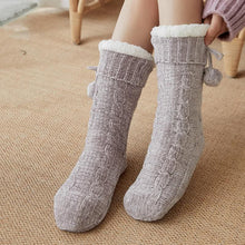 Lade das Bild in den Galerie-Viewer, Kuschelige Bodensocken
