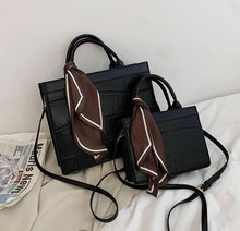 Lade das Bild in den Galerie-Viewer, Clu - Elegante und klassische Handtasche
