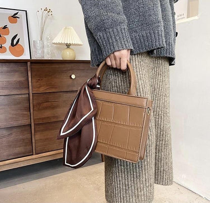 Clu - Elegante und klassische Handtasche