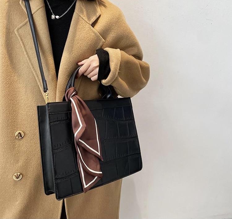 Clu - Elegante und klassische Handtasche