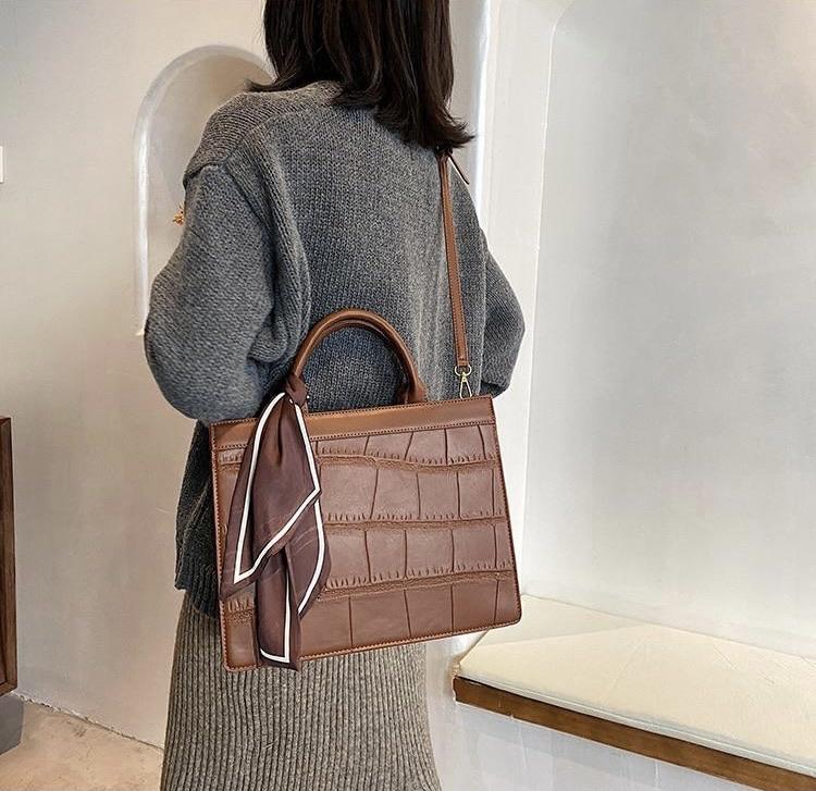 Clu - Elegante und klassische Handtasche