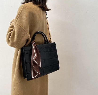 Clu - Elegante und klassische Handtasche