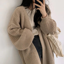 Lade das Bild in den Galerie-Viewer, Claudia Strickjacke | Übergroße Strickjacke mit Kabeldruck
