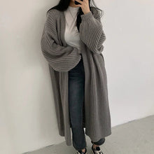 Lade das Bild in den Galerie-Viewer, Claudia Strickjacke | Übergroße Strickjacke mit Kabeldruck
