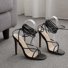 Lade das Bild in den Galerie-Viewer, LEBEX - Kreuzriemchen-Highheels

