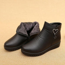 Lade das Bild in den Galerie-Viewer, Lovely - Pelzgefütterte Winterstiefel mit Herz
