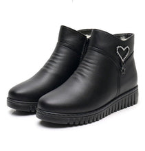 Lade das Bild in den Galerie-Viewer, Lovely - Pelzgefütterte Winterstiefel mit Herz
