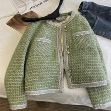 Lade das Bild in den Galerie-Viewer, WOLF Kurze Tweed-Winterjacke in Federbindung
