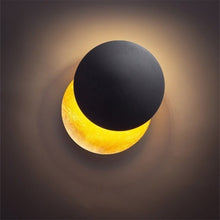 Lade das Bild in den Galerie-Viewer, New Moon™ | Eine wunderschöne und einzigartige Wandleuchte!

