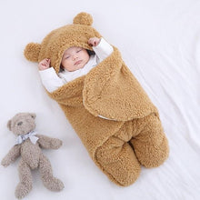 Lade das Bild in den Galerie-Viewer, Baby-Einschlagdecke - kuschelige Puckdecke zum Einwickeln
