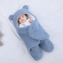 Lade das Bild in den Galerie-Viewer, Baby-Einschlagdecke - kuschelige Puckdecke zum Einwickeln
