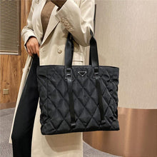 Lade das Bild in den Galerie-Viewer, Carina - Große Shopper-Tasche

