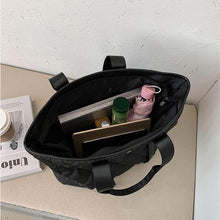 Lade das Bild in den Galerie-Viewer, Carina - Große Shopper-Tasche
