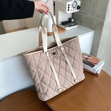 Lade das Bild in den Galerie-Viewer, Carina - Große Shopper-Tasche
