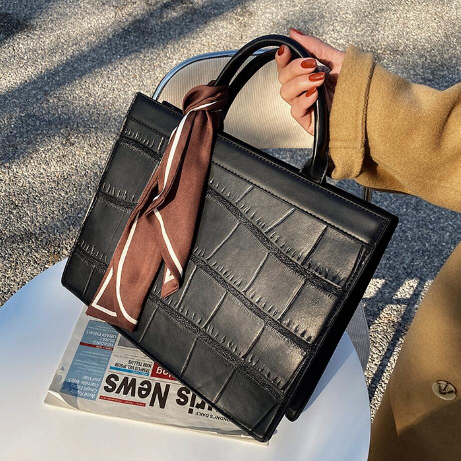 Clu - Elegante und klassische Handtasche