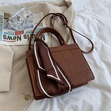 Lade das Bild in den Galerie-Viewer, Clu - Elegante und klassische Handtasche
