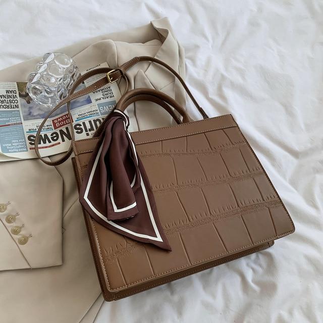 Clu - Elegante und klassische Handtasche