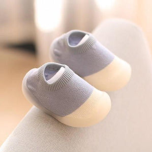 Babyschuhe "Walky" - Kinder Hausschuhe - rutschfeste, leichte, atmungsaktive Lauflernschuhe und Hüttenschuhe