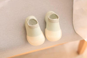 Babyschuhe "Walky" - Kinder Hausschuhe - rutschfeste, leichte, atmungsaktive Lauflernschuhe und Hüttenschuhe