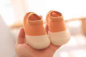 Babyschuhe "Walky" - Kinder Hausschuhe - rutschfeste, leichte, atmungsaktive Lauflernschuhe und Hüttenschuhe