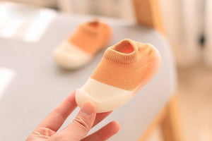 Babyschuhe "Walky" - Kinder Hausschuhe - rutschfeste, leichte, atmungsaktive Lauflernschuhe und Hüttenschuhe