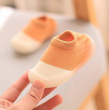 Lade das Bild in den Galerie-Viewer, Babyschuhe &quot;Walky&quot; - Kinder Hausschuhe - rutschfeste, leichte, atmungsaktive Lauflernschuhe und Hüttenschuhe
