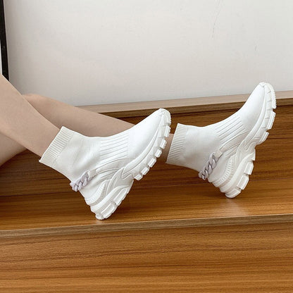 Rhiza - Gib einer Frau die richtigen Schuhe und sie wird die Welt erobern