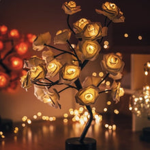 Lade das Bild in den Galerie-Viewer, Rose Tree Light™ | Eine wunderbar stimmungsvolle und einzigartige Lampe!
