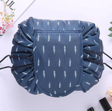 Lade das Bild in den Galerie-Viewer, Travel Make-up Bag | Nimm all deine Schönheitsprodukte einfach mit auf Reisen!
