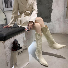 Lade das Bild in den Galerie-Viewer, Tredeo - Bequeme Wildlederstiefel für Damen
