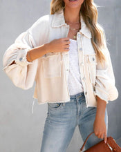 Lade das Bild in den Galerie-Viewer, Zaza Jacket | Moderne Damenjacke mit Rippensamt in Pastellfarben
