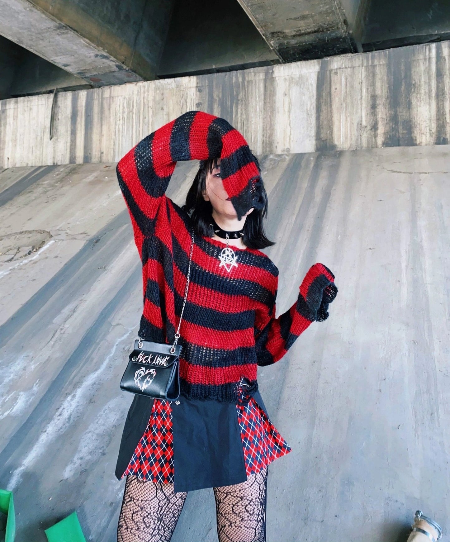 WOLF Ausgehöhlter lockerer Pullover