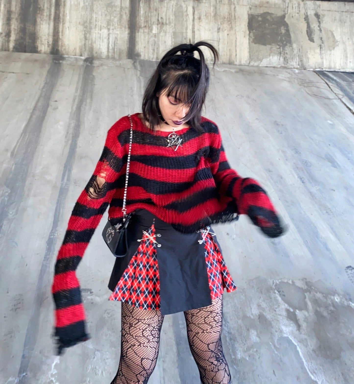 WOLF Ausgehöhlter lockerer Pullover