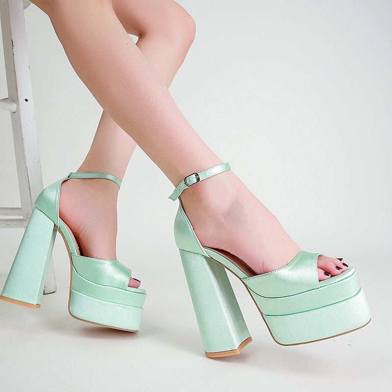 WOLF Block Knöchelschnalle High Heels