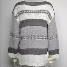 Lade das Bild in den Galerie-Viewer, WOLF Boho V-Ausschnitt Pullover
