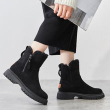 Lade das Bild in den Galerie-Viewer, Wolf Boots - Warm und bequem
