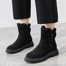 Lade das Bild in den Galerie-Viewer, Wolf Boots - Warm und bequem
