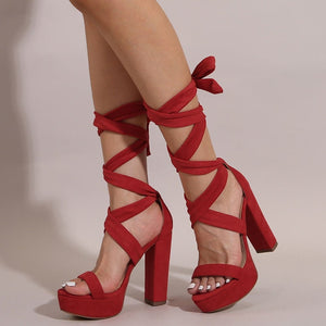 WOLF High Heels mit Kreuzriemen und Schnürung
