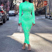 Lade das Bild in den Galerie-Viewer, WOLF Langärmeliges Maxikleid mit Druck
