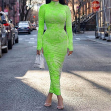 Lade das Bild in den Galerie-Viewer, WOLF Langärmeliges Maxikleid mit Druck

